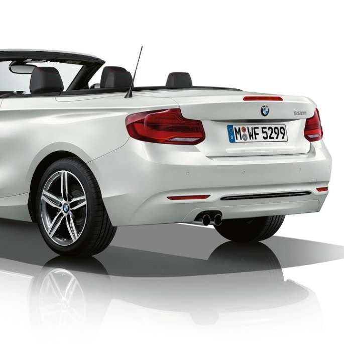 BMW Série 2 Cabrio, Modèle Sport, vue de trois quarts de la poupe BMW Série 2 Cabrio, Modèle Sport, vue de trois quarts de la poupe