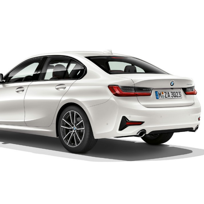 BMW Série 3 Berline, poupe du Modèle Sport Vue de trois-quarts arrière de la BMW Série 3 Berline dotée de l’équipement du Modèle Sport.