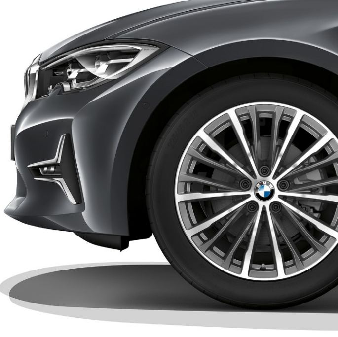 BMW Série 3 Berline, jante du Modèle Luxury Gros plan d’une jante en alliage léger de la BMW Série 3 Berline, dotée de l’équipement du Modèle Luxury.