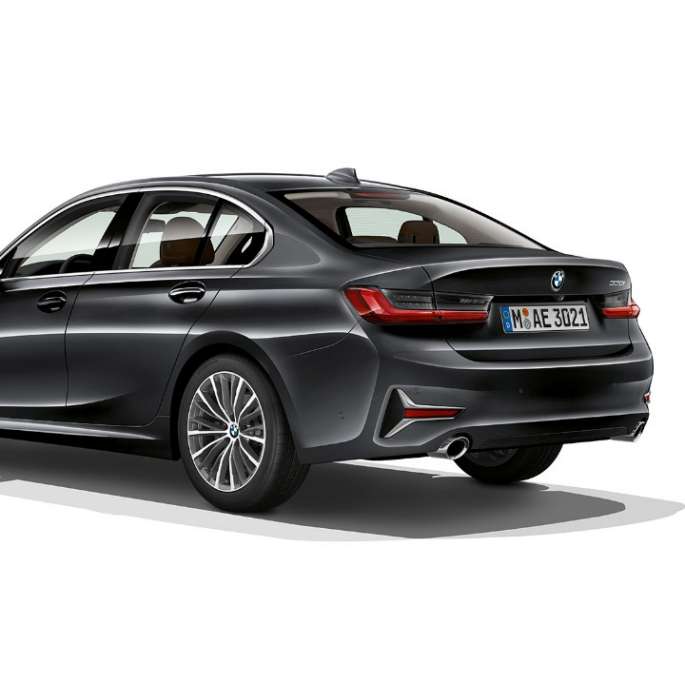 BMW Série 3 Berline, poupe du Modèle Luxury Vue de trois-quarts arrière de la BMW Série 3 Berline dotée de l’équipement du Modèle Luxury.