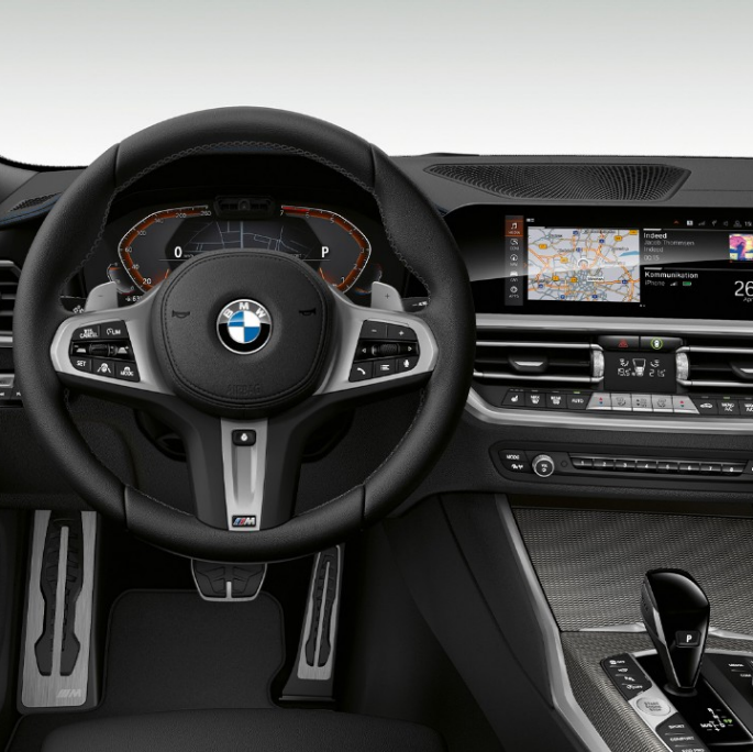 BMW Série 3 Berline, poste de conduite du Modèle M Sport Gros plan de face du poste de conduite côté conducteur de la BMW Série 3 Berline, dotée de l’équipement du Modèle M Sport.