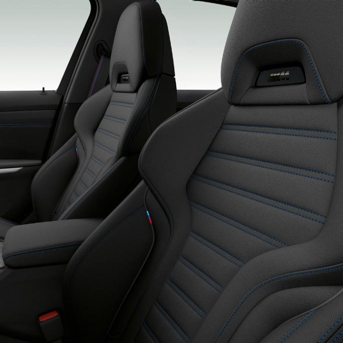 BMW Série 3 Berline, sièges avant du Modèle M Sport Gros plan latéral des sièges avant de la BMW Série 3 Berline, dotée de l’équipement du Modèle M Sport.