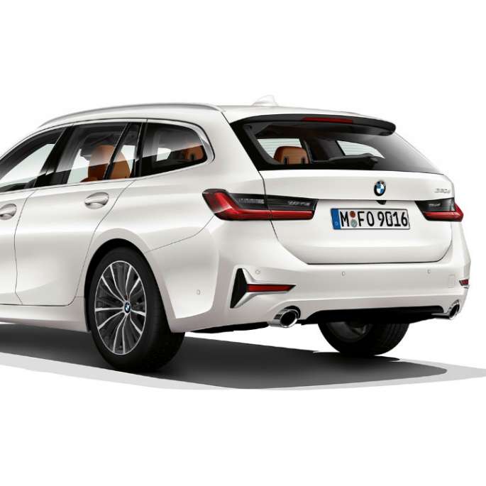 BMW Série 3 Touring, Modèle Luxury, vue de trois quarts arrière G21