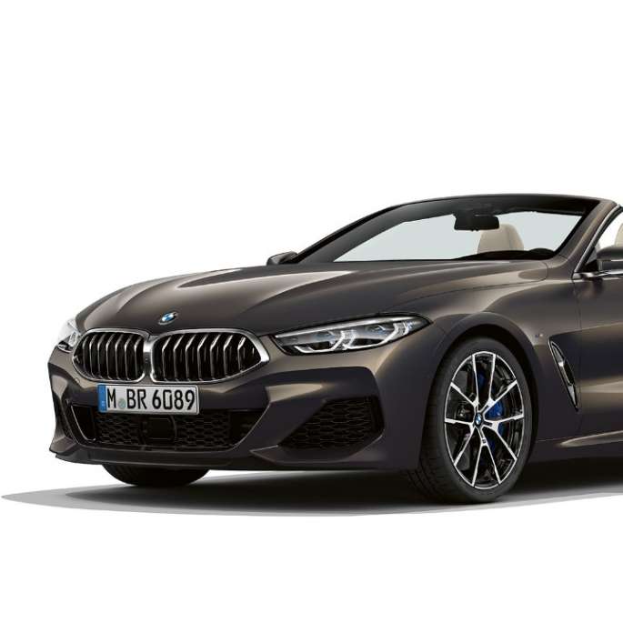 BMW M850i xDrive Dravitgrau metallic, vue de trois quarts avant G14. BMW M850i xDrive Dravitgrau metallic, vue de trois quarts avant G14.