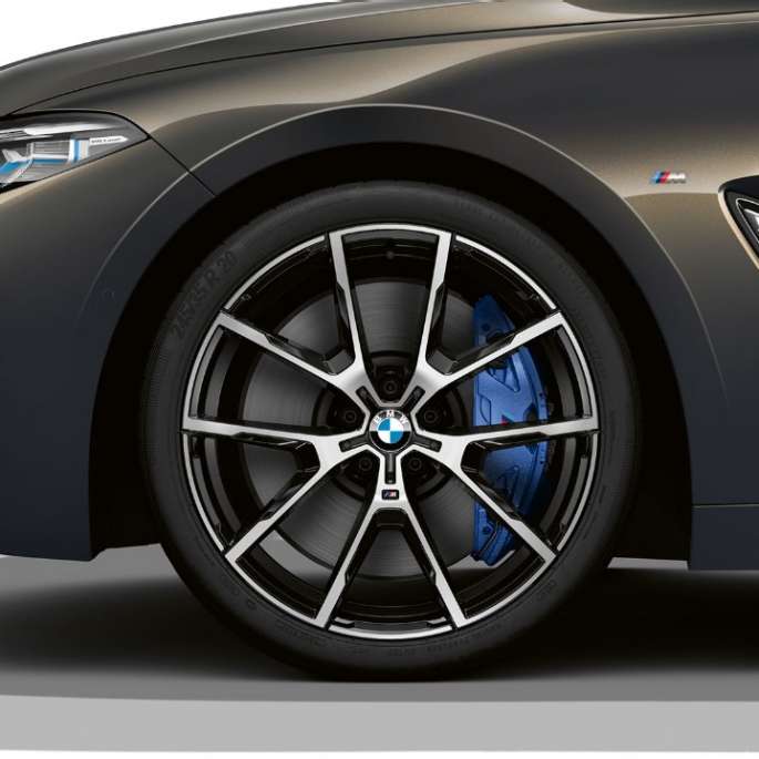 BMW M850i xDrive, Dravitgrau metallic, jantes en alliage léger de 20", multirayons 728 M G14. BMW M850i xDrive, Dravitgrau metallic, jantes en alliage léger de 20", à rayons en Y 728 M G14.