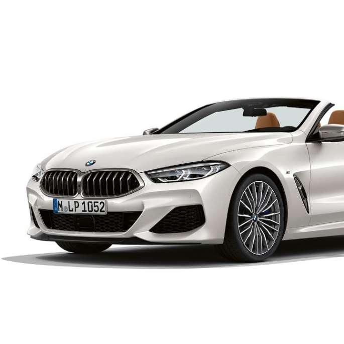 BMW M850i xDrive, Mineralweiß metallic, vue de trois quarts avant G14. BMW M850i xDrive, Mineralweiß metallic, vue de trois quarts avant G14.