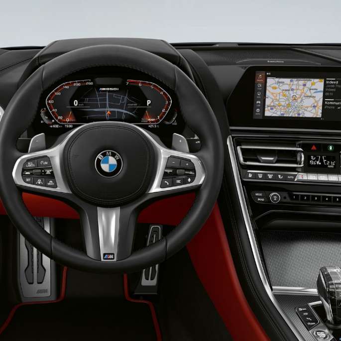 BMW M850i xDrive, Carbonschwarz metallic, poste de conduite avec volant M en cuir G14. BMW M850i xDrive, Carbonschwarz metallic, poste de conduite avec volant M en cuir G14.