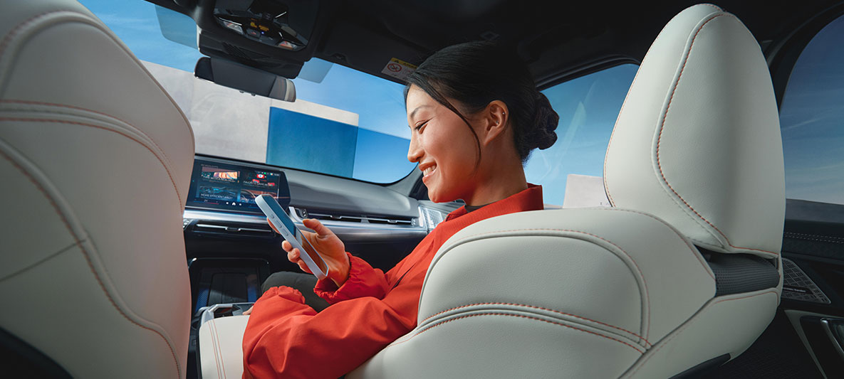 BMW Corporate Sales services BMW ConnectedDrive voor zakelijke klanten vrouwelijke bestuurder