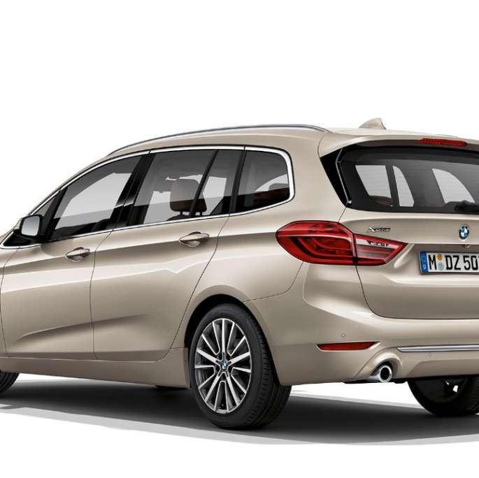 BMW 2 Reeks Gran Tourer 218d xDrive Model Luxury F46 facelift 2018 Kaschmirsilber driekwart achteraanzicht 