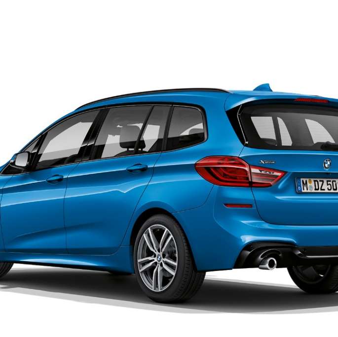 BMW 2 Reeks Gran Tourer 220d xDrive Model M Sport F46 facelift 2018 Misano Blau metallic driekwart achteraanzicht 