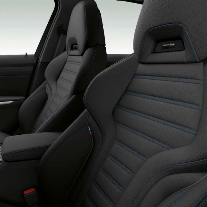 BMW 3 Reeks Berline, Model M Sport voorzetels Zijdelingse close-up van de voorzetels van de BMW 3 Reeks Berline met de uitrusting van het model M Sport.