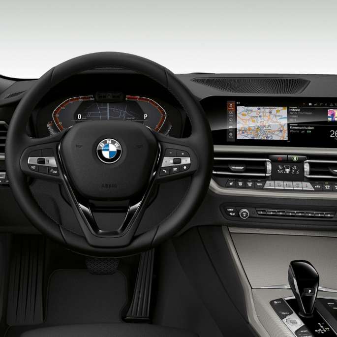 BMW 3 Reeks Berline, Model Advantage cockpit Frontale close-up van de cockpit aan bestuurderszijde van de BMW 3 Reeks Berline met de uitrusting van het model Advantage.