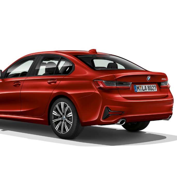 BMW 3 Reeks Berline, Model Advantage achterkant Driekwart achteraanzicht van de BMW 3 Reeks Berline met de uitrusting van het model Advantage.