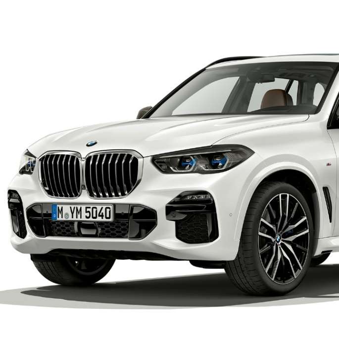 Model M Sport BMW X5 xDrive40i SUV G05 2018 Mineralweiß metallic driekwart vooraanzicht