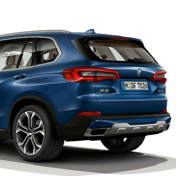 Model xLine BMW X5 xDrive40i SUV G05 2018 Phytonicblau metallic driekwart achteraanzicht