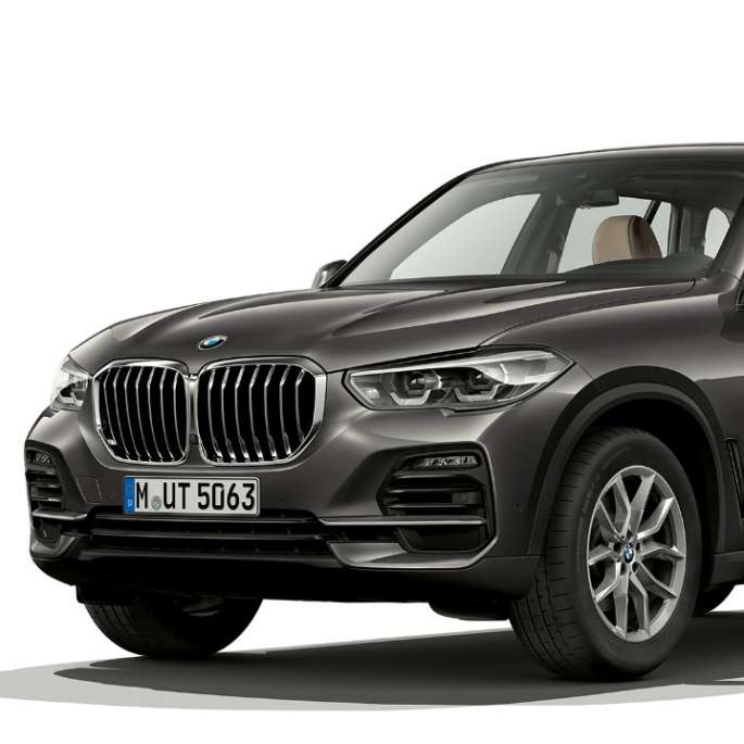 Basismodel BMW X5 xDrive30d SUV G05 2018 Sophistograu Brillanteffekt metallic driekwart vooraanzicht