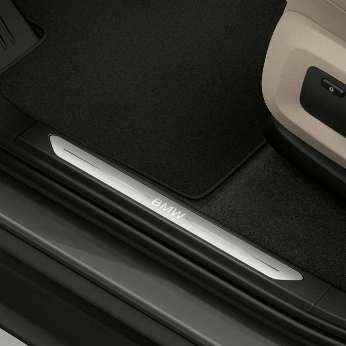 Basismodel BMW X5 xDrive30d SUV G05 2018 Sophistograu Brillanteffekt metallic deurdrempel